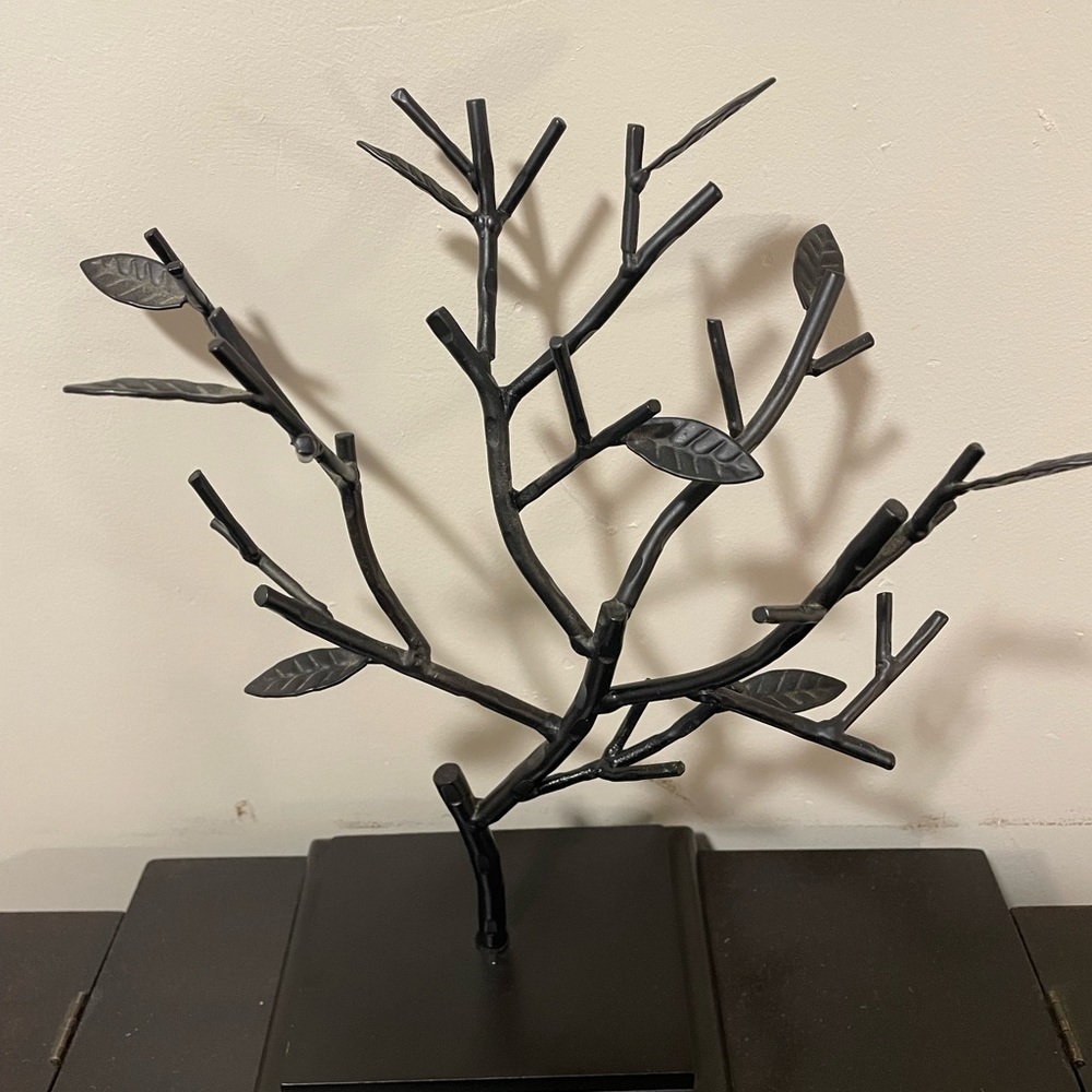 Black Metal Jewelry Tree